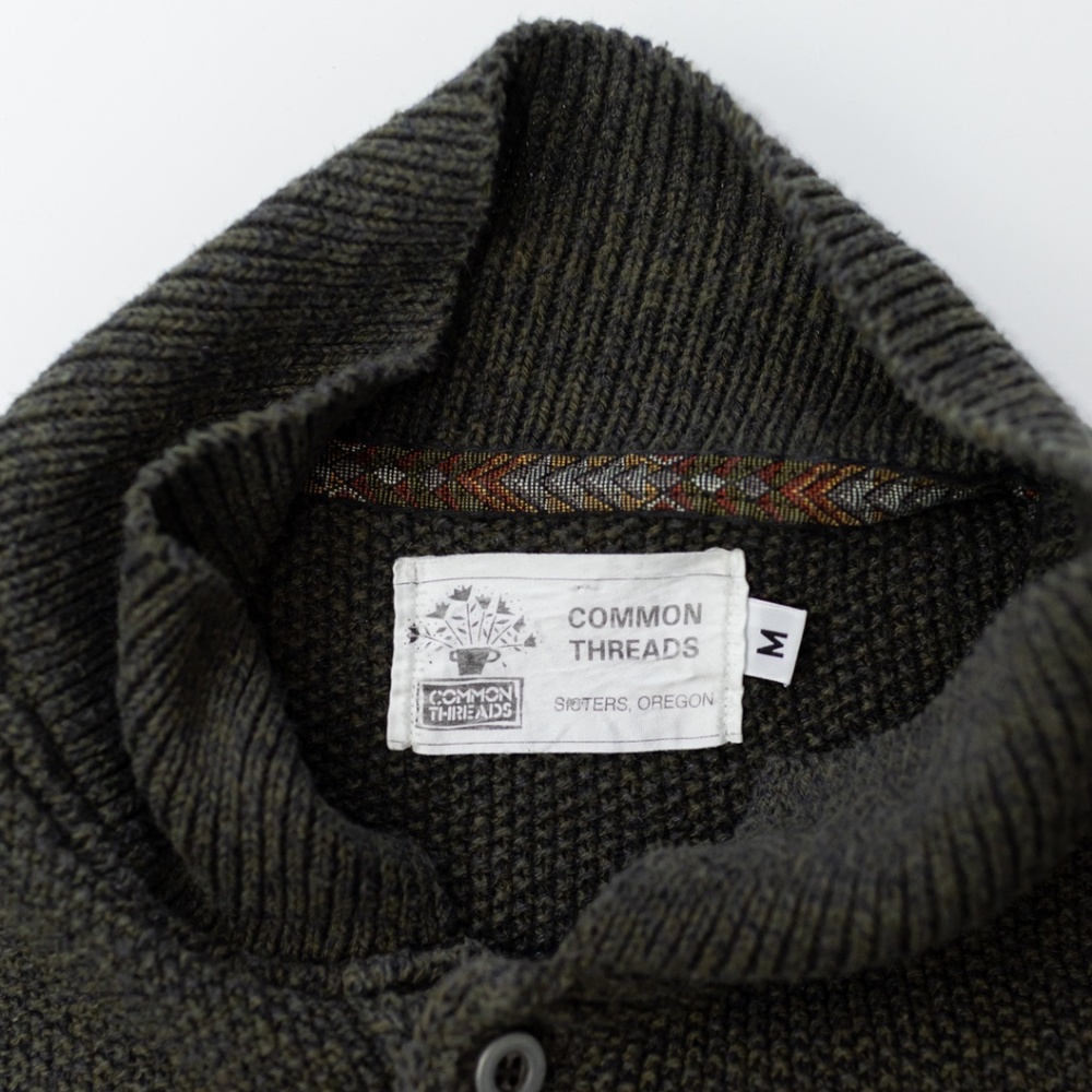 Common Threads Green Pullover Size Medium - image 5